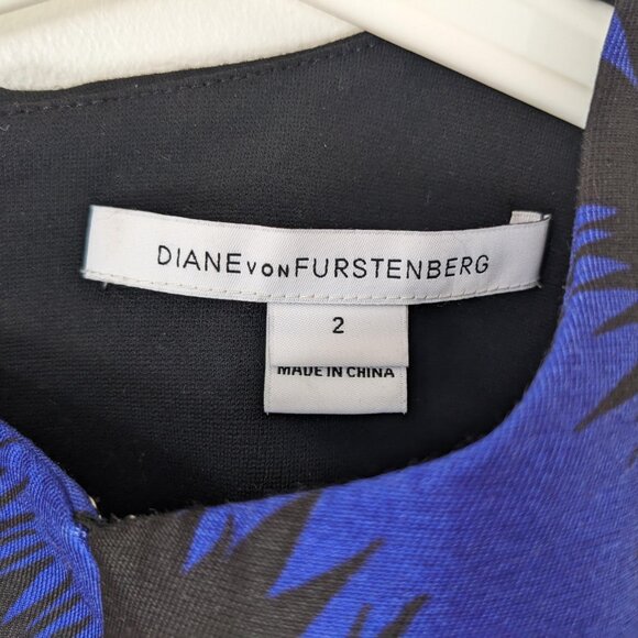 Diane von Furstenberg Dress Size XS Extra Small 2 Floral Print Keyhole Neck - Picture 3 of 7